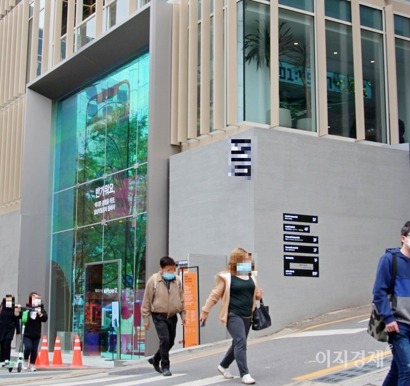 강남대로 유니클로점이 지난해 하반기 폐점했다. 강남대로 양재역 인근에 있는 유니클로점도 당시 문을 닫았다. 사진 정수남 기자