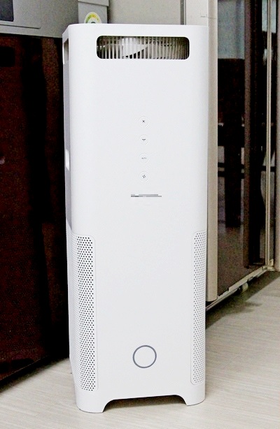 SK매직은 공기 청정부터 살균까지 가능한 ‘올클린 공기청정기 Virus Fit’을 선보이는 등 렌탈업계도 이 같은 가전 출시 열풍에 합류했다. 공기청전기. 사진=이민섭 기자