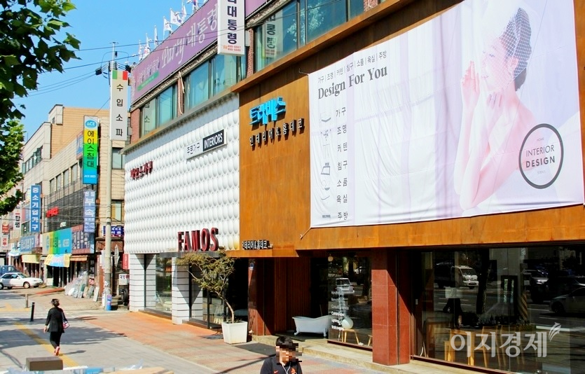 이케아는 한국 가구 시장을 질적으로나 양적으로 확대했다는 평가를 받고 있다. 서울 군자동 가구거리. 사진=김보람 기자