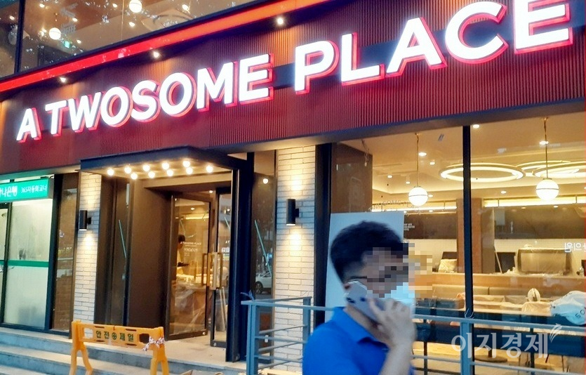 커피 프랜차이즈 ‘투썸플레이스’도 홍콩계 사모펀드 앵커에쿼티파트너스에 2018년 4500악원에 매각됐다. 개업 준비가 한창인 투썸플레이스 가맹점. 사진=김보람 기자