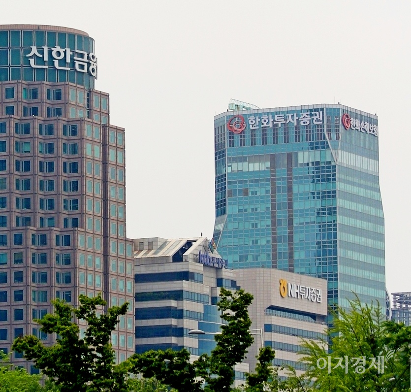 정준섭 NH투자증권 연구원은 “하반기에도 국내 유가증권 시장의 하루 거래액은 평균 25~30조원 수준을 보일 것”이라고 내다봤다. 서울 여의도 증권가. 사진=양지훈 기자