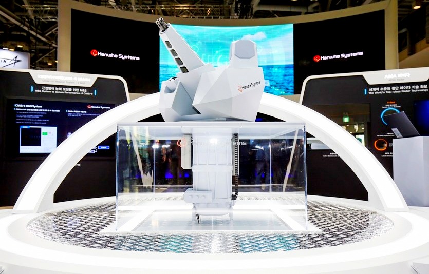 한화시스템이 최초로 공개한 근접방어무기체계(CIWS)-Ⅱ의 축소 모형. 사진=한화시스템