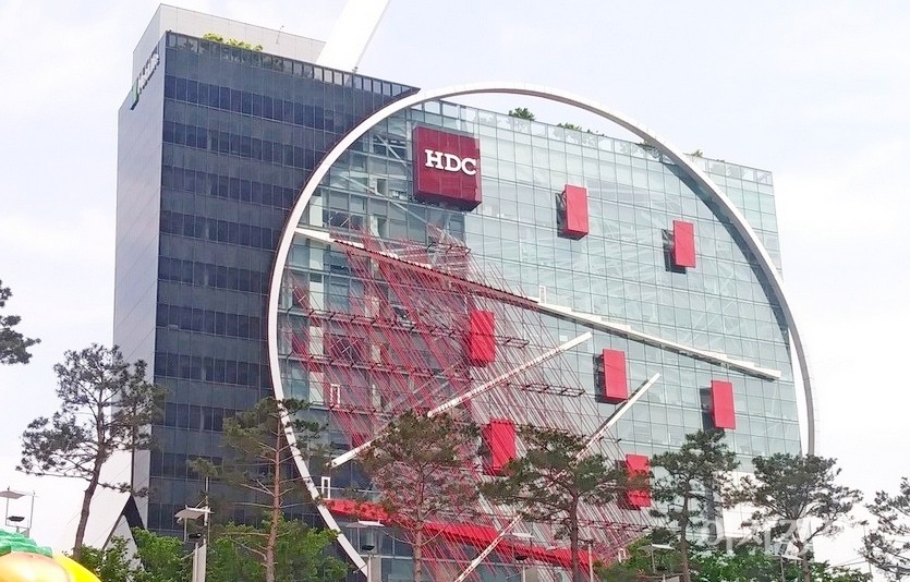 HDC현대산업개발은 홈에이스와 2212억원 규모 청라지구 오피스텔 신축공사 계약을 체결했다고 15일 공시했다. 사진=양지훈 기자