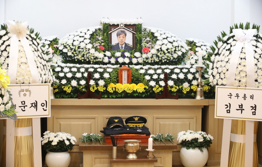 쿠팡이 이천 덕평물류센터 화재 진압과정에서 순직한 故 김동식 소방령의 유가족과 덕평물류센터 직원들에 대한 지원을 약속했다. 사진=뉴시스