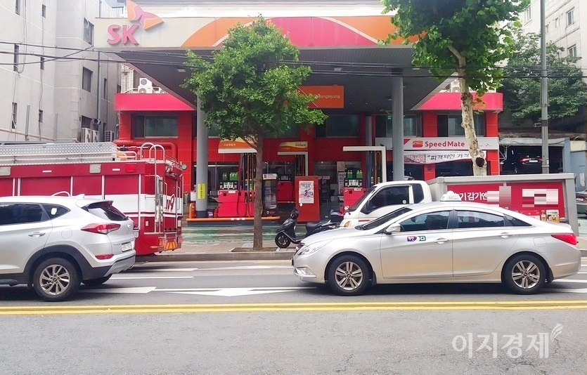 SK이노베이션은 내달 주유소 115곳을 매각하고, 재무구조 개선에 나선다. SK이노베이션폴의 서울 강남의 한 주유소. 사진=정수남 기자