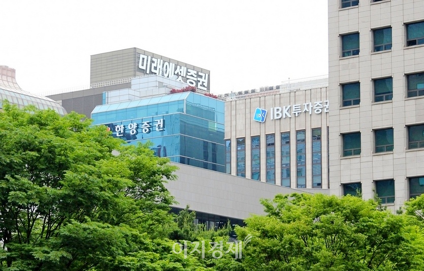 1분기 증권사 퇴직연금 적립액이 전년 동기보다 22.1%(9조6016억원) 늘었다. 서울 영등포구 여의도 증권가. 사진=양지훈 기자