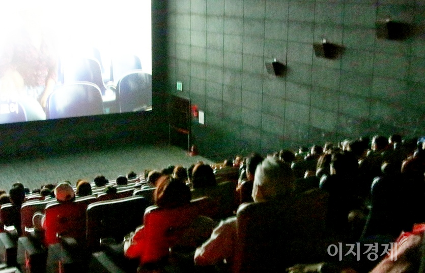 킬러의 보디가드는 현재 흥행 가도를 달리고 있다. 지난 주말 서울의 한 복합상영관에서 펼쳐진 킬러의 보디가드는 유료시사회 장면. 사진=정수남 기자