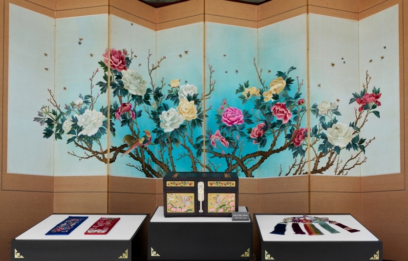 LG생활건강이 공개한 온라인 VR 전시로 선보인 ‘후 환유 국빈세트 궁중 자수함’. 사진=LG생건.