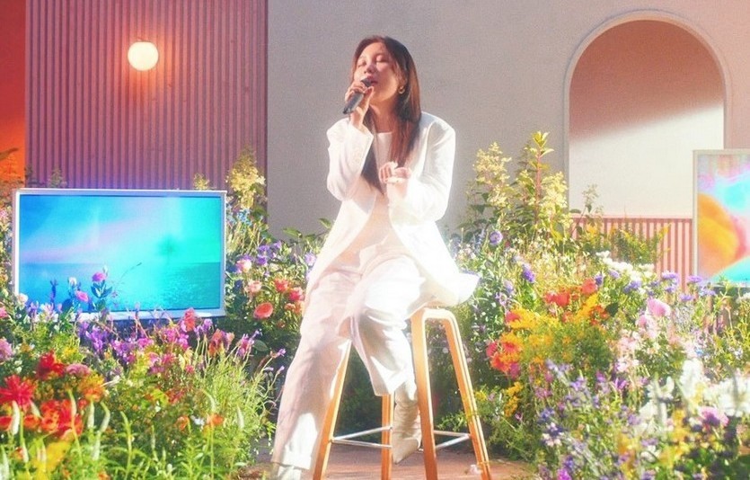 권진아 씨는 ‘더 세리프’를 주제로 경쾌하고 빈티지한 악기 선율이 인상적인 모던한 스타일의 곡을 선보였다. 사진=삼성전자