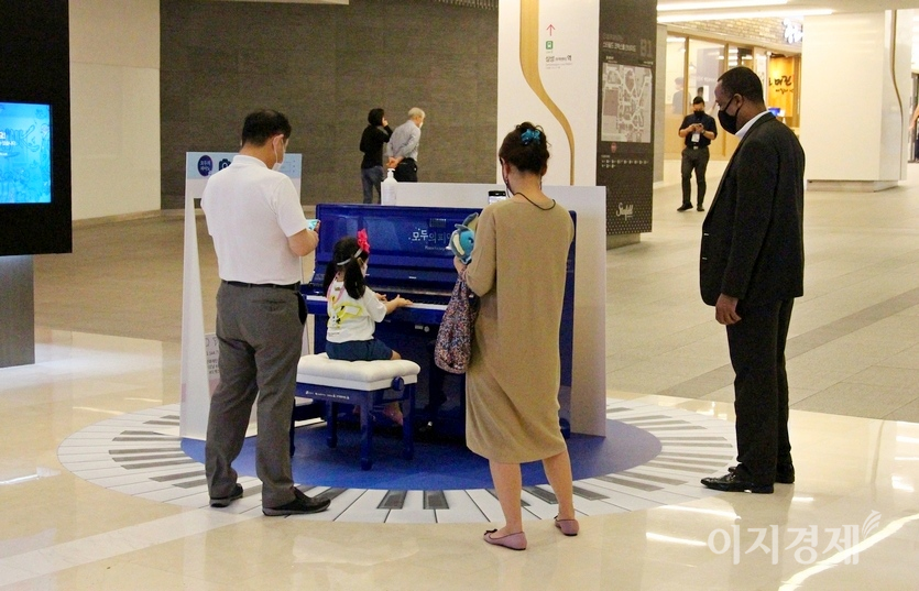 이제 피아노에 입문한 꼬마 숙녀도. 사진=정수남 기자