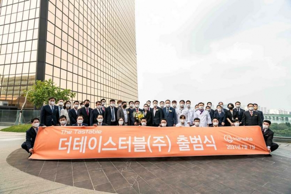 더테이스터블 출범식을 기념하는 임직원들. 사진=한화호텔앤드리조트