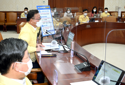 김부겸 국무총리가 7일 세종로 정부서울청사에서 열린 코로나19 중앙재난안전대책본부 회의를 주재하고 있다. 사진=국무조정실 국무총리비서실