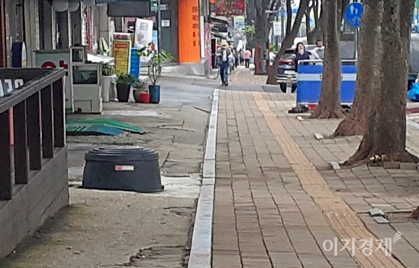 비슷한 시각 경기도 성남시 중원구 은행동. 비는 오지 않고 흐리다. 사진=이지경제