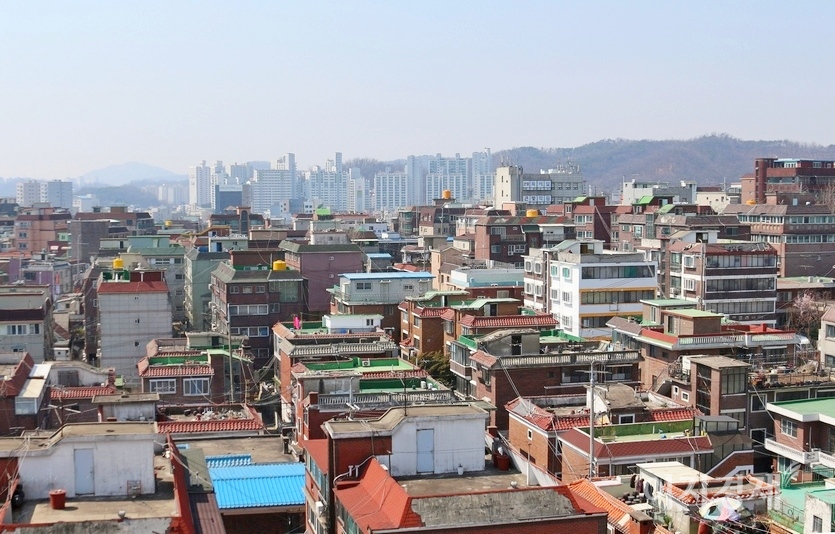 국토부가 광명시 광명7R구역과 고양시 원당6·7구역, 화성시 진안 1-2구역에서 공공재개발을 추진한다. 현재 재개발이 진행되고 있는 광명 2R 구역. 이곳의 집값은 최고 5억원이 올랐다. 사진=선호균 기자