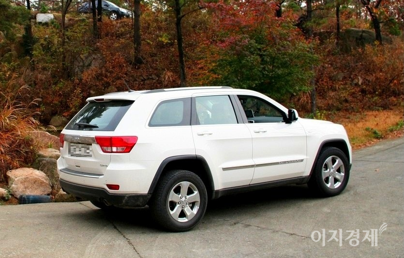 아우만 사장은 신형 그랜드 체로키의 완전변경 모델도 이르면 3분기 국내에 들여온다. 2010년 선보인 4세대 그랜드 체로키. 사진=정수남 기자
