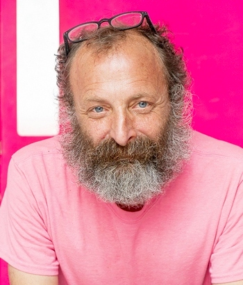 영국 출신의 세계적 디자이너 에이브 로저스. 사진=현대리바트