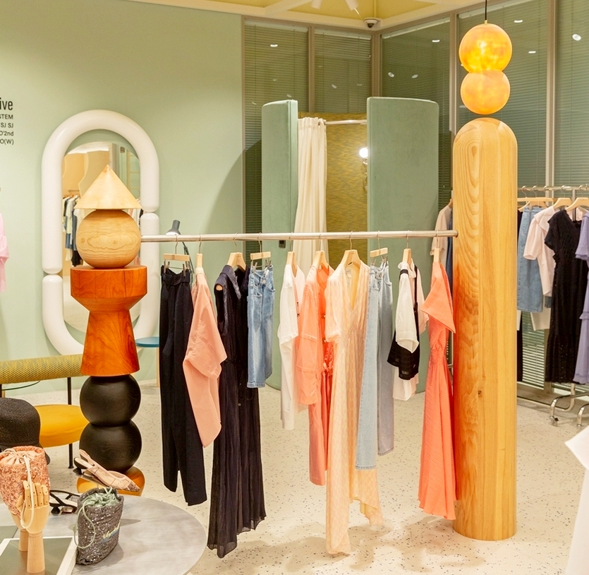 더한섬하우스가 부산점에 선봉인 ‘업사이클 예술 작품’. 사진=현대백화점