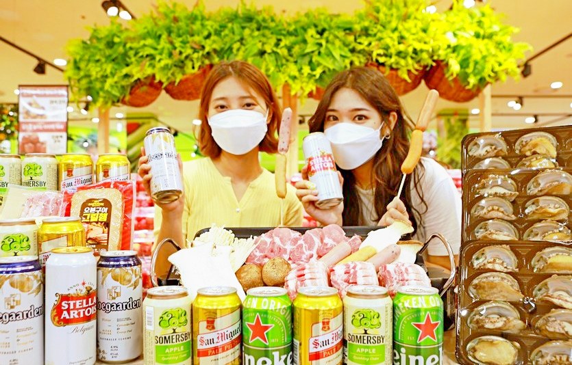 롯데마트는 내달 11일까지 캠핑족을 위한 ‘구이대전’을 마련하고, 구이용 먹거리와 맥주 등을 염가에 판매한다. 사진=롯데마트