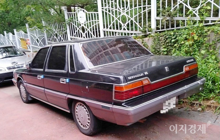 1980년대부터 1990년대까지 차량 디자인 트렌드는 각이다. 현대차가 1986년부터 1992년까지 생산한 1세대 각 그랜저. 사진=정수남 기자