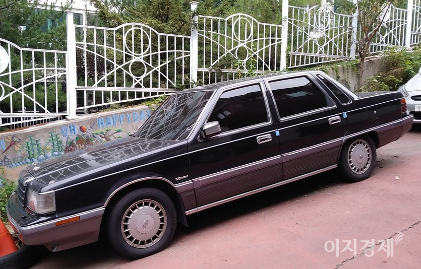 1980년대부터 1990년대까지 차량 디자인 트렌드는 각이다. 현대차가 1986년부터 1992년까지 생산한 1세대 각 그랜저. 사진=정수남 기자