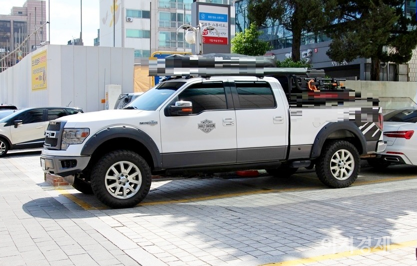 아이스로드에서는 포드의 픽업트럭 F시리즈가 자주 등장한다. 포드 F150. 사진=정수남 기자