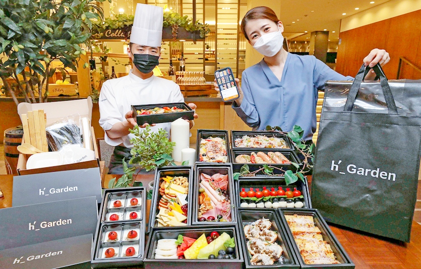 에이치가든이 ‘케이터링박스’를 식품전문 온라인몰 ‘현대식품관 투홈’에서 판매한다. 사진=현대백화점