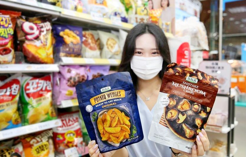 GS25가 비건 상품 2종을 추가해 모두 15종으로 확대했다. 사진=GS25