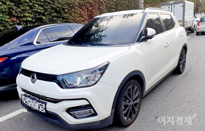 임 기자는 극중 자신의 애마로 쌍용차 소형 SUV인 하양 티볼리를 이용한다. 사진=정수남 기자