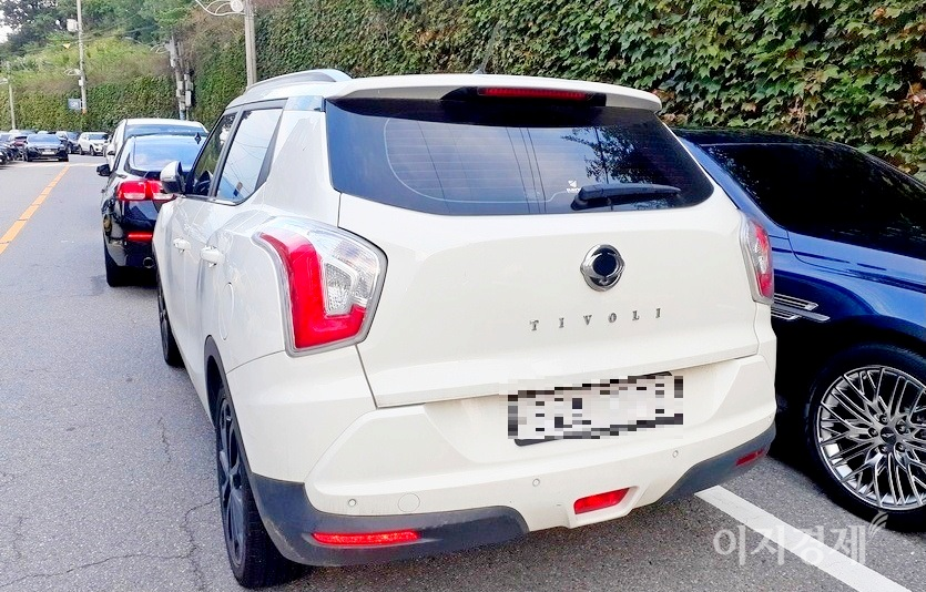 임 기자는 극중 자신의 애마로 쌍용차 소형 SUV인 하양 티볼리를 이용한다. 사진=정수남 기자