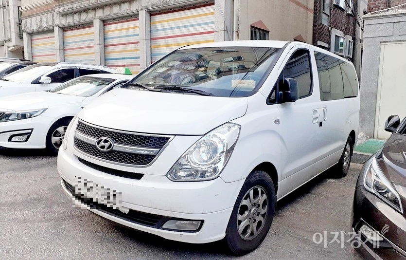 임 기자 등이 운영하는 사설 퇴마회사 도시탐정은 업무 차량으로 현대차 하양 스타렉스를 극중 내내 이용한다. 사진=정수남 기자