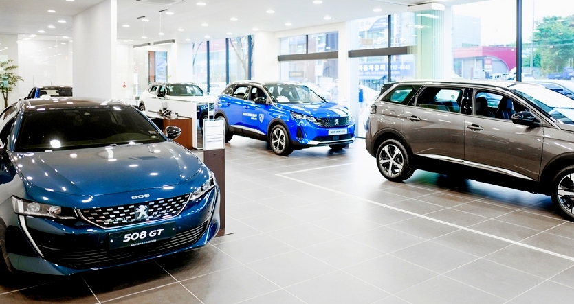푸조 수원전시장은 차량을 최대 7대까지 전시할 수 있다. 사진=한불모터스