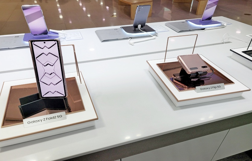 8월 출시된 삼성 갤럭시 Z폴더3·Z플립3. 사진=선호균기자