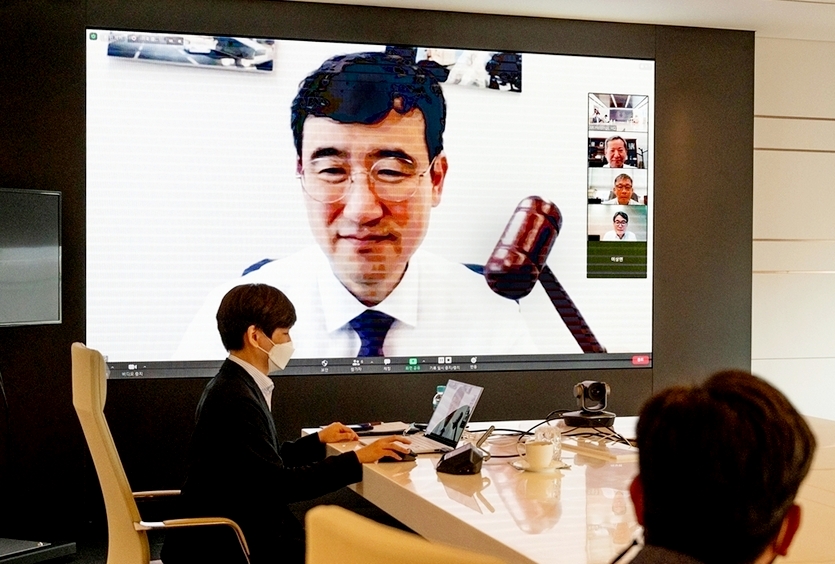 AK홀딩스가 회상으로 최근 이사회를 갖고 ESG 경영과 관련한 이사회의 역할과 책임 등을 강화하기 위해 첫 사외이사 의장을 선임하고, 이사외 내에 ‘거버넌스위원회’를 설치키로 결의했다. 사진=AK홀딩스