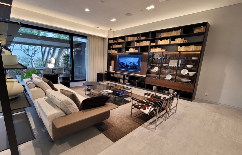 청담 쇼룸 3층에 마련된 거실 리빙관. 사진=선호균기자