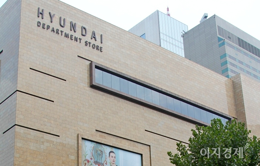 현대백화점은 최고급 시계, 보석 부문 세계 1위 기업인 스위스 리치몬트그룹의 시계 편집숍인 ‘타임밸리’의 국내 운영을 통해 내수 명품 시장을 공략한다. 서울무역센터점. 사진=김성미 기자