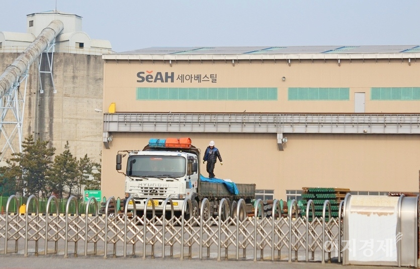 세아제강은 상반기 매출 19.6%, 영업이익, 53.8%, 순이익 60.6% 증가했다. 코로나19 직격탄을 맞은 군산공장의 지난해 상반기 모습. 사진=이지경제