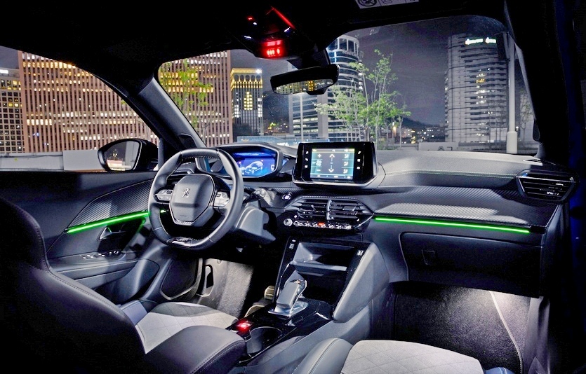 푸조 e-208 1열. 사진=한불모터스