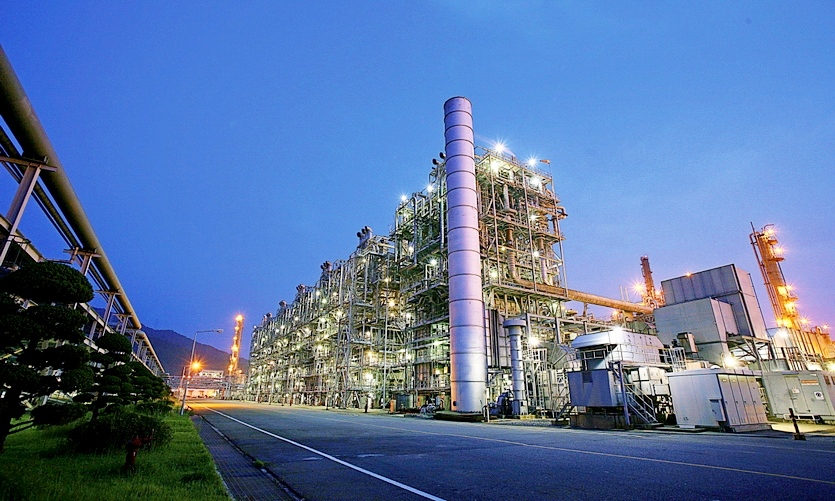 LG화학은 친환경 바이오 제품의 국제 인증 제품을 올해 30여개 이상으로 확대하고 세계 시장을 공략한다. LG화학 대산공장 NCC, 사진=LG화학