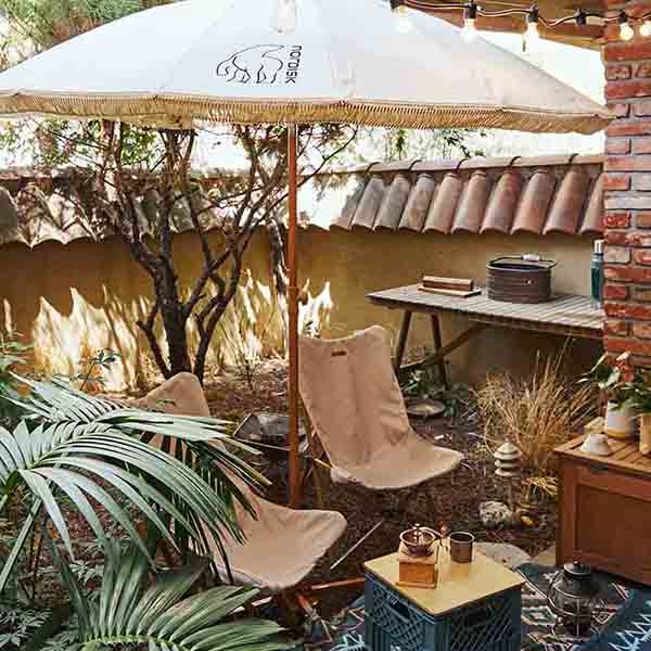 파리바게뜨는 가을 캠핑 시즌을 맞아 북유럽 아웃도어 브랜드와 협업해 선보인 캠핑 굿즈를 선보였다. 사진=파리바게뜨