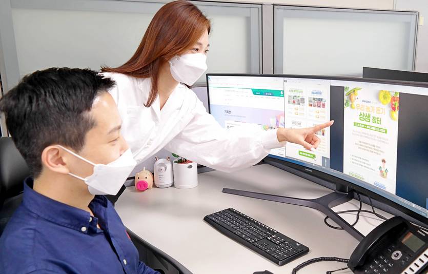 삼성전자 직원들이 온라인 장터에서 국산 농산물을 구매하고 있다. 사진=삼성