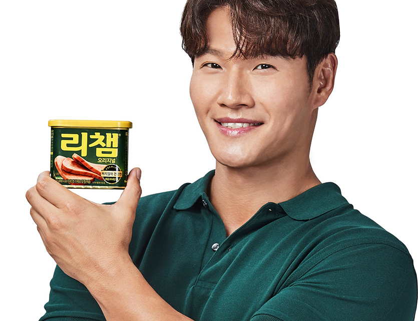 동원F&B가 건강한 이미지의 가수 김종국(사진)을 모델로 프리미엄 캔햄 브랜드 ‘리챔’의 신규 TV 광고를 공개했다. 사진=동원F&B