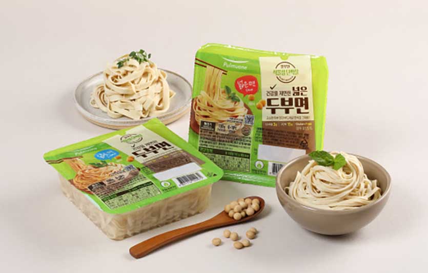 밀가루 면대신 두부면으로 칼로리는 낮추고 단백질은 높여 건강과 포만감을 동시에 챙기는 것도 좋은 방법이다. 사진=풀무원