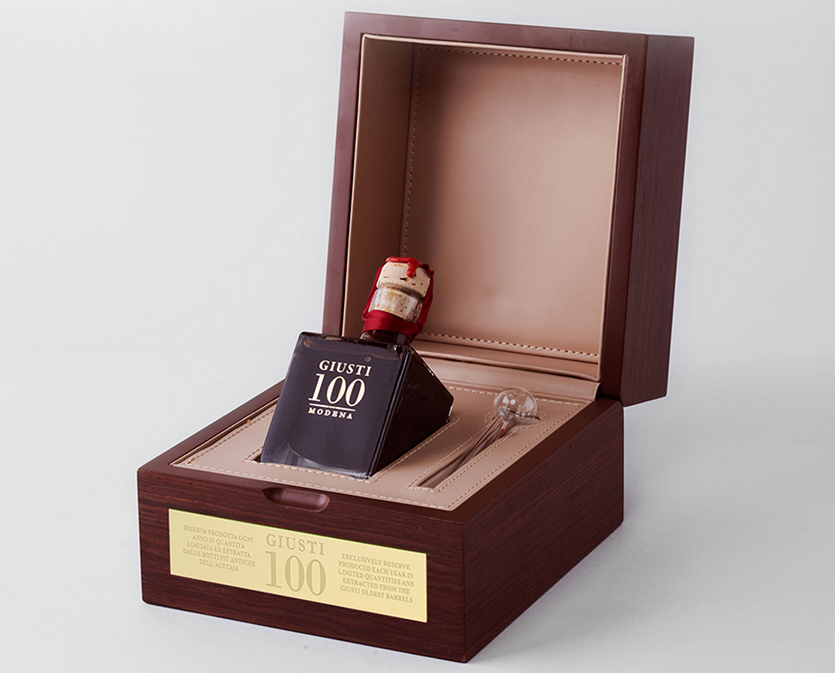 이마트의 프리미엄 슈퍼마켓 SSG푸드마켓은 이색 고급 추석 선물세트로 고객의 시선을 끌고 있다. 사진=이마트