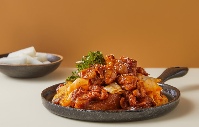 원테이블 신상품 ‘순살 명인명촌 고추장 닭갈비’ 이미지 컷. 사진=현대그린푸드