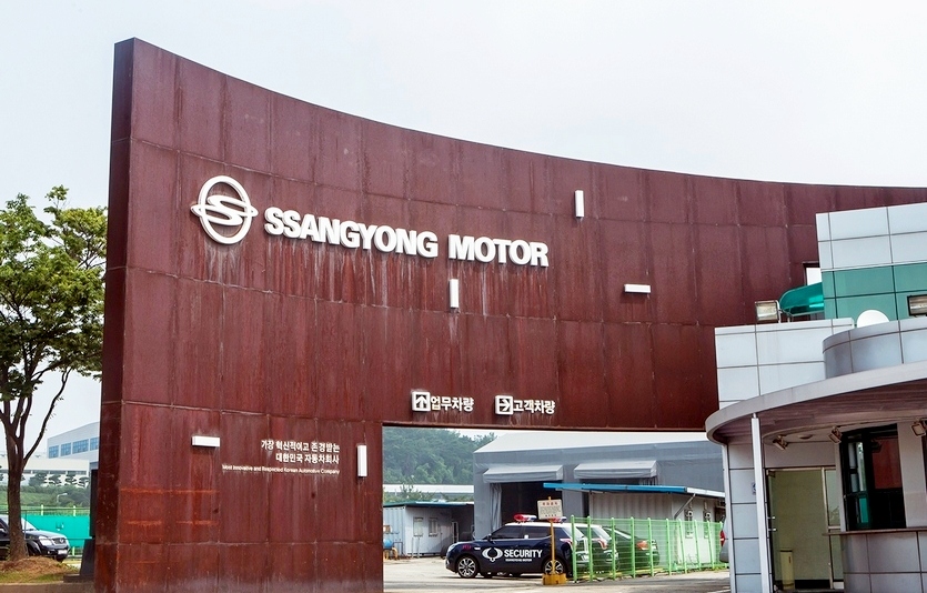 쌍용차 인수를 천명한 11개사 가운데 7개사를 대상으로 최근 실사를 진행한 결과, 이중 3개사가 본 입찰에 참가한다고 표명했다. 쌍용차 평택 본사 정문. 사진=쌍용차