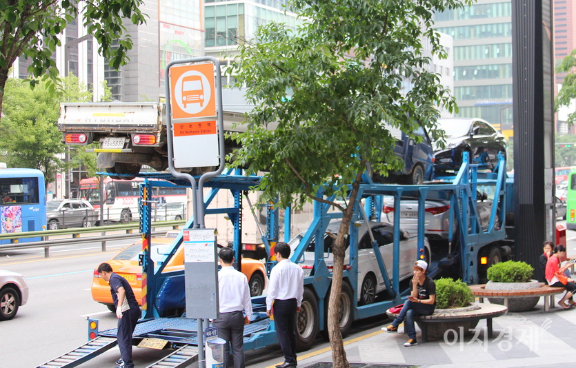 한 국산차 업체가 자사의 중고차를 수집하고 있다. 현대글로비스는 현대차의 중고차 유통을 위해 2001년 출범했다. 사진=정수남 기자