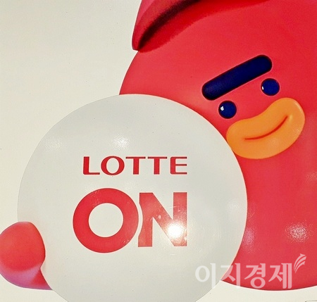 롯데온이 가을 의류를 최대 70% 할인 판매하는 기획전을 4일부터 진행한다. 사진=김성미 기자