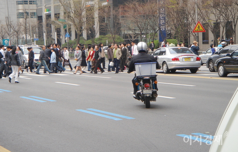 이륜차, 역주행 능력도 갖춰야. 사진=정수남 기자