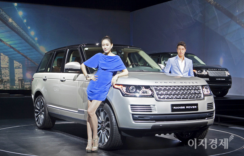 극중 사핀의 수하들은 랜드로버의 최상위 트림인 래인지로버를 탄다. 사진=정수남 기자
