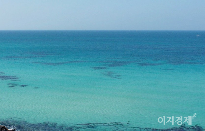 효성티앤씨는 10일부터 23일까지 제주 이호테우 해수욕장에서 친환경 임시 매장을 운영한다. 사진=정윤서 기자